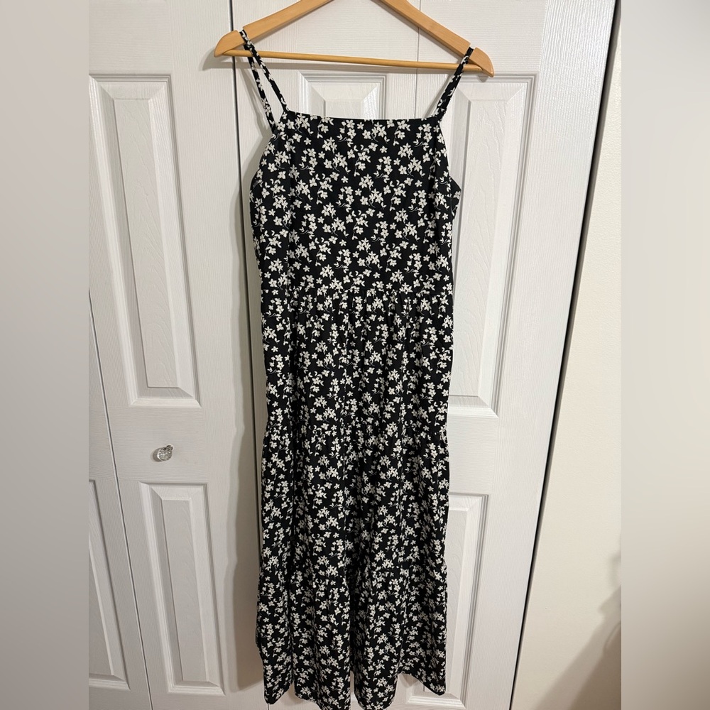 Gap Floral Black and White Tiered Floral Maxi Dress size medium